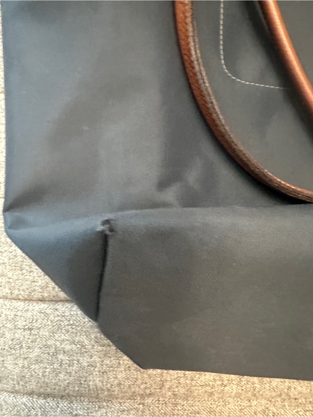 Longchamp Le Pliage Original Tote Bag in Dark Gray Grey. Brown leather handles. - Picture 5 of 10